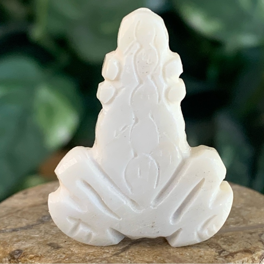 Vintage Natural Bone Bead Frog Hand Carved Fetish Animal Toad Drilled 1.3" x 1"